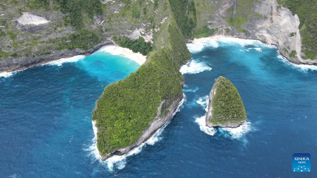 Scenery of Kelingking Cliff in Nusa Penida Island of Bali, Indonesia-Xinhua