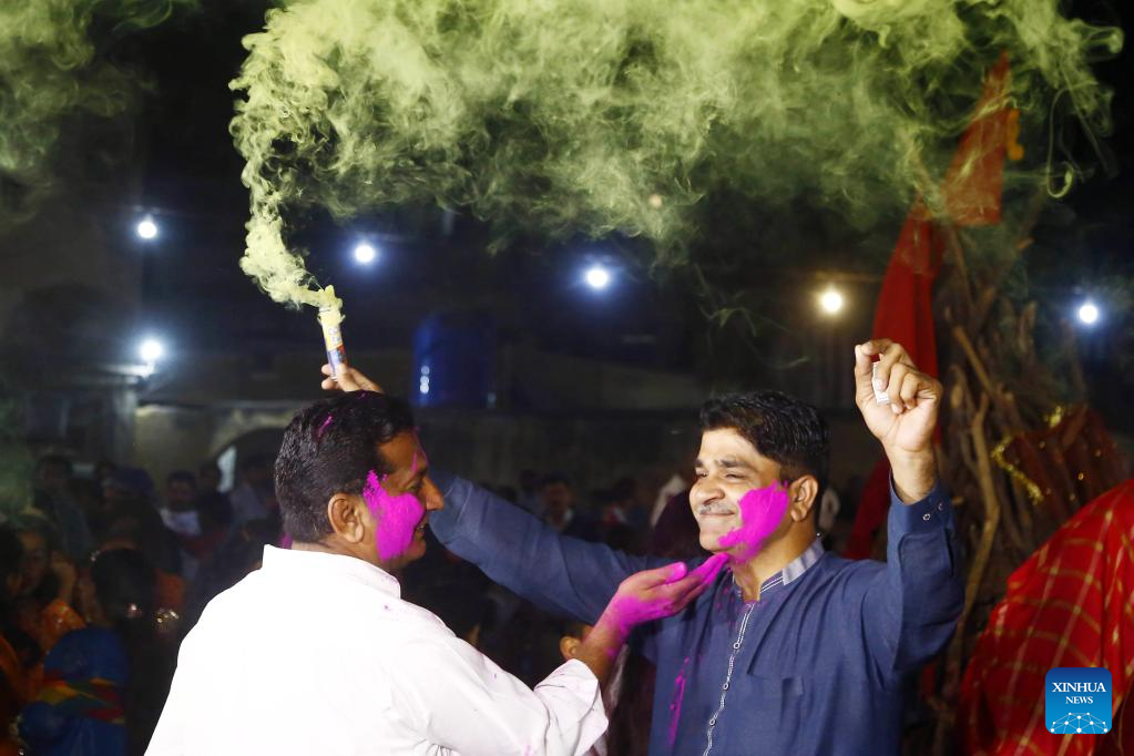 Holi festival of colours celebrated across India-Xinhua