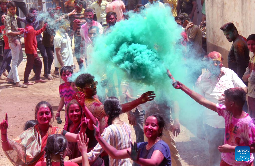 Holi festival of colours celebrated across India-Xinhua