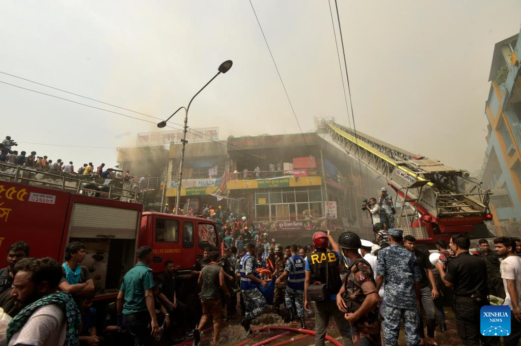 Massive fire breaks out in Bangladesh capital's clothing market-Xinhua