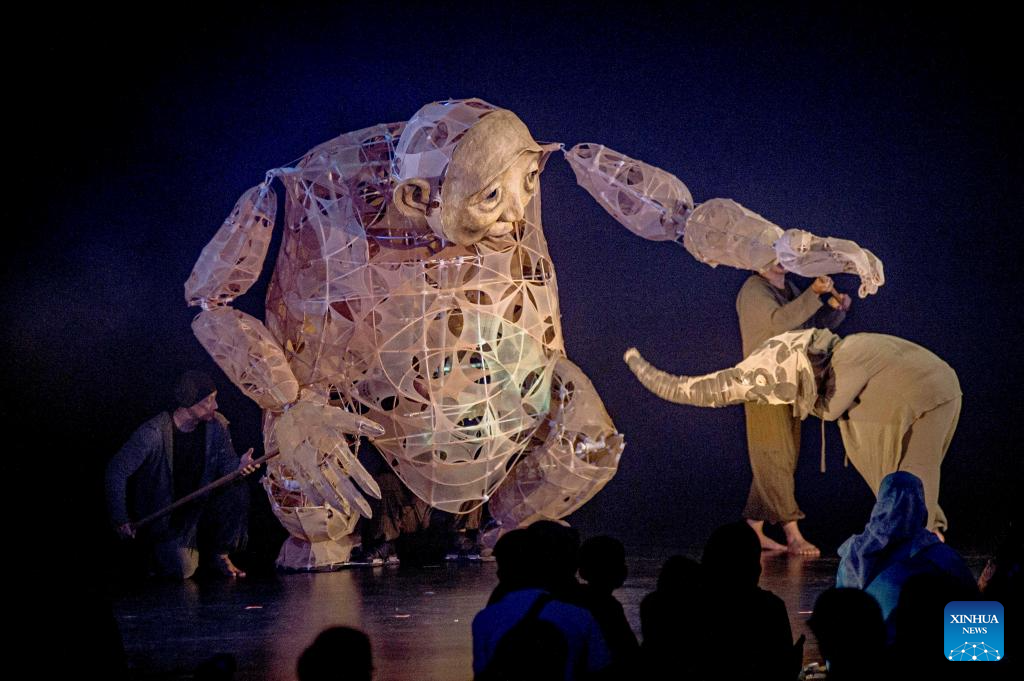 Slient Puppet Members of Papermoon Puppet Theater perform in Indonesia -Xinhua