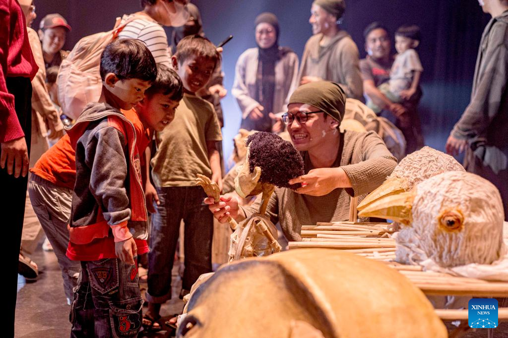 Papemon Members of Papermoon Puppet Theater perform in Indonesia -Xinhua
