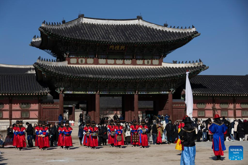 Reenactment of royal guards changing ceremony held in Seoul-Xinhua