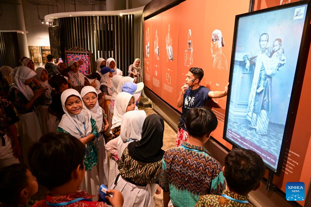 Hari Batik Nasional diperingati di Jakarta, Indonesia-Xinhua