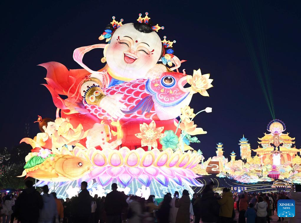 31st Zigong Int'l Dinosaur Lantern Show lights up for trial display-Xinhua