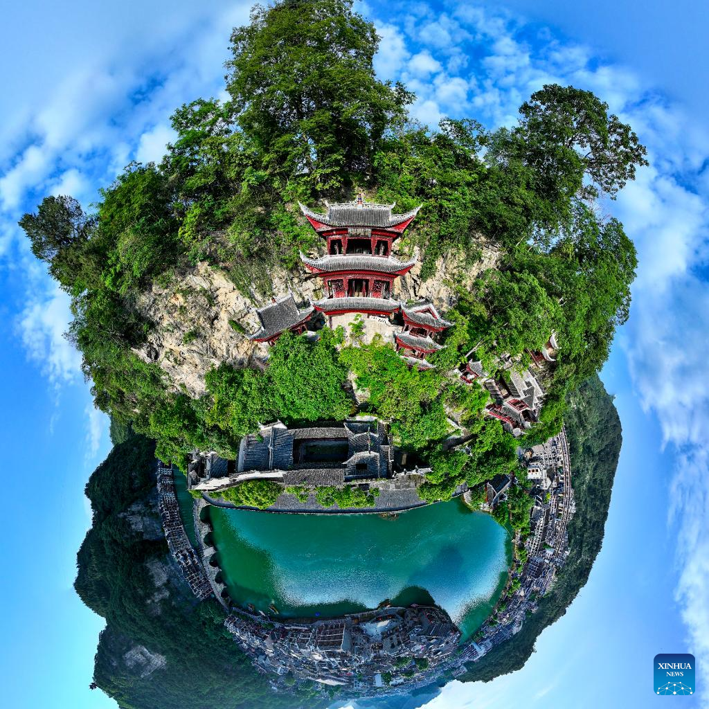 Qinglong Cave Complex: ancient buildings on cliff in China's Guizhou ...