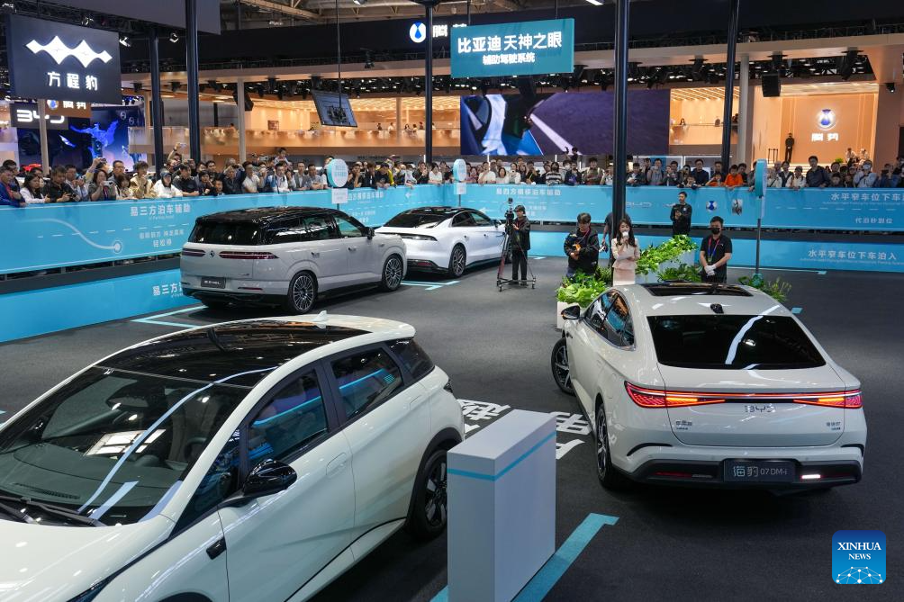Economic Watch: Intelligence the new horsepower at world's biggest car ...