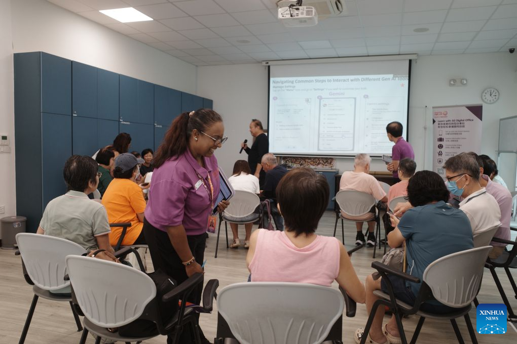 Feature: Inside an AI class for seniors in Singapore-Xinhua