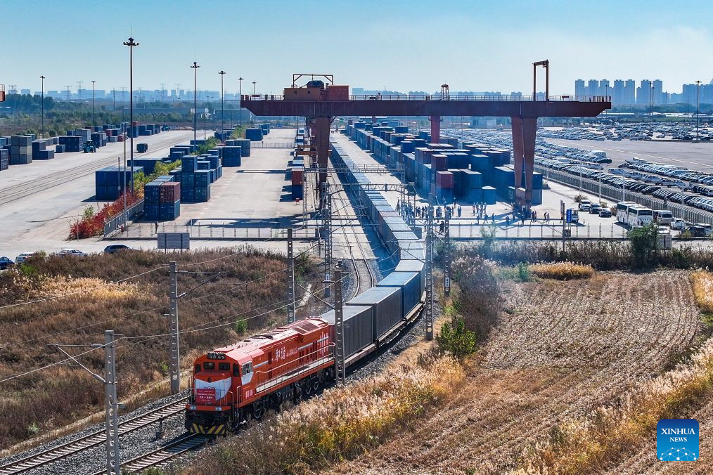 China-Europe freight train service tops 140,000 trips-Xinhua