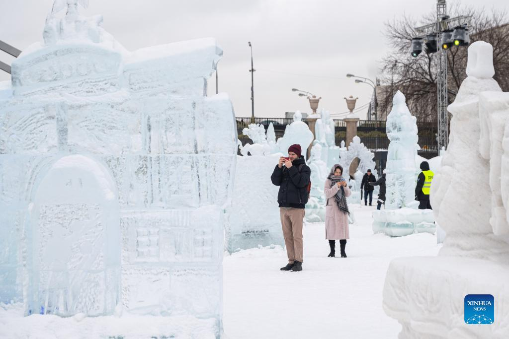 People visit Snow and Ice festival in Moscow, Russia-Xinhua