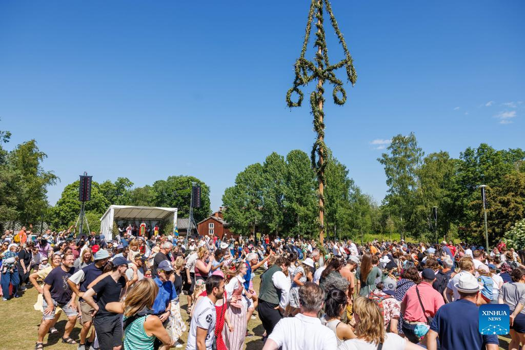 Midsummer Festival held in Stockholm-Xinhua