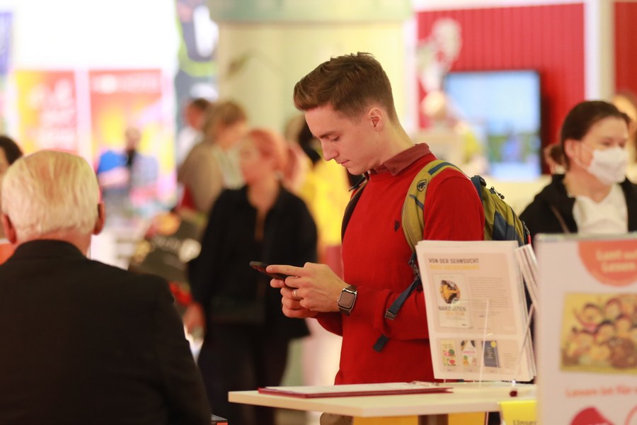 Chinese publications draw attention at Frankfurt Book Fair-Xinhua