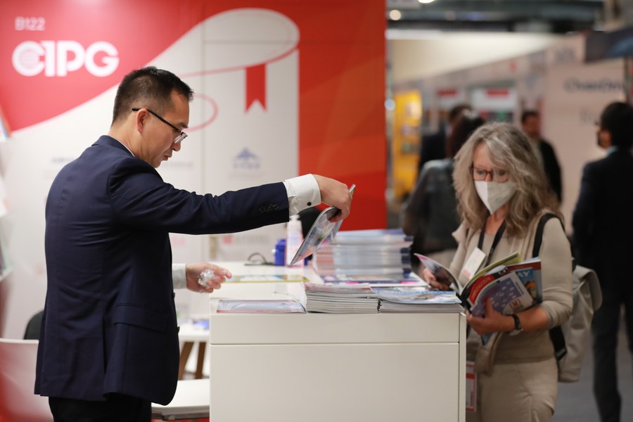Chinese publications draw attention at Frankfurt Book Fair-Xinhua