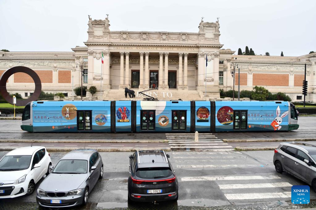 Tram featuring Year of Rabbit unveiled in Rome-Xinhua