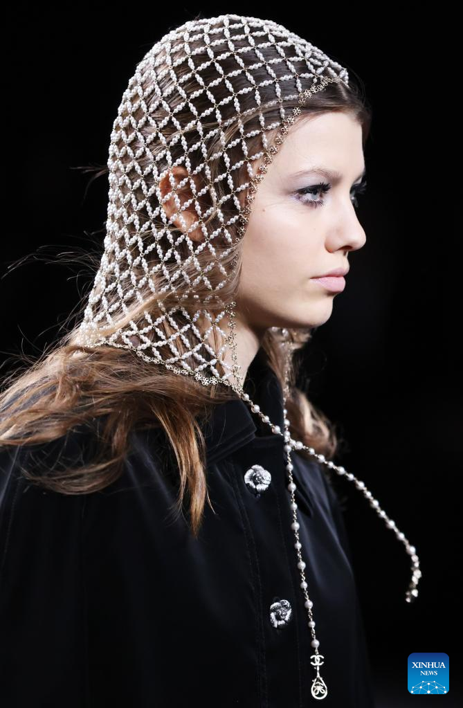 Paris Fashion Week: Chanel Fall/Winter 2023/2024 pret-a-porter