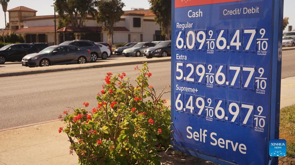 Цена бензина в сша 2022. Галлон бензина в США. 93 Бензин США. Налог на бензин в США. Сколько стоит бензин в Америке.