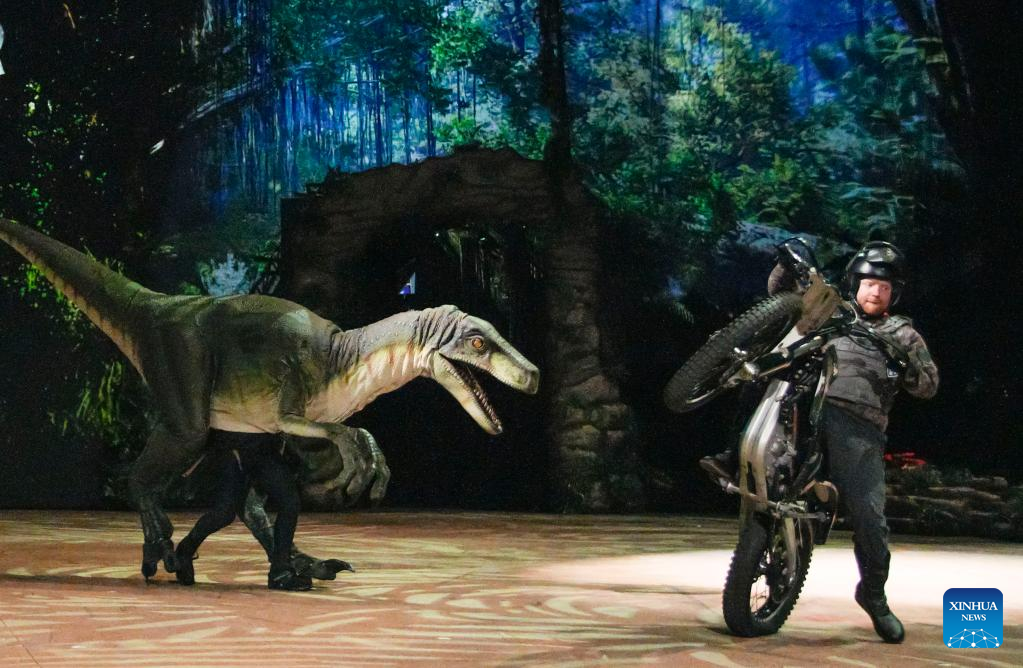 Preview of making of Jurassic World Live Tour show presented in