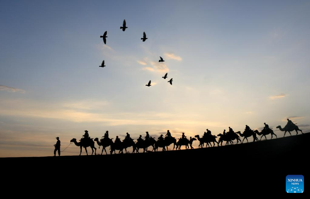 People take part in leisure activities to spend Dragon Boat Festival ...