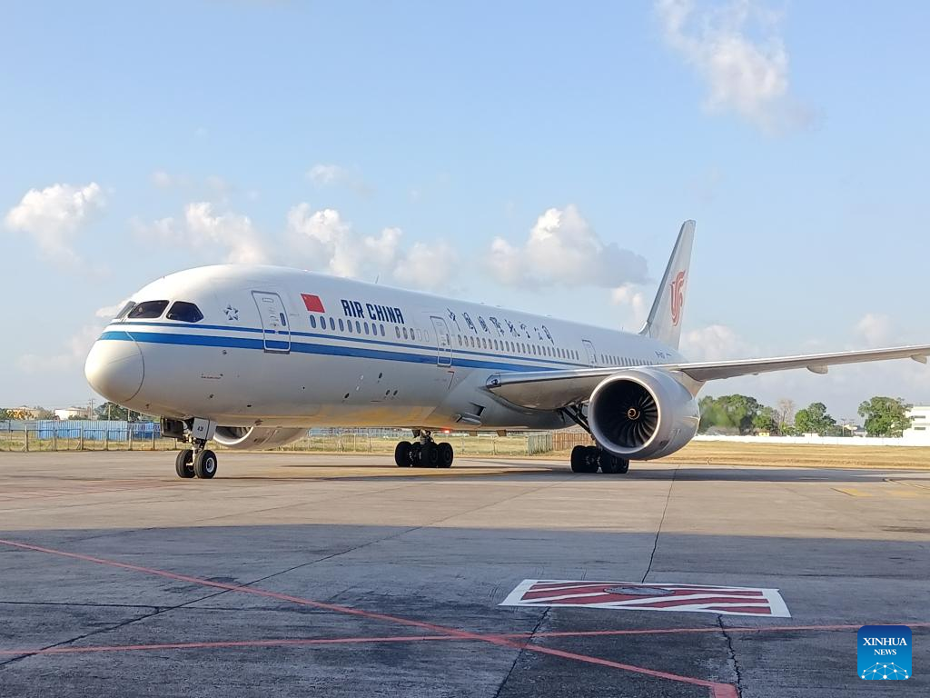 Foto vom ersten Flug zur Wiederaufnahme der Flugverbindungen zwischen Kuba und China auf dem internationalen Flughafen Jose Marti in Havanna, Kuba, 17. Mai 2024 | Bildquelle: Xinhua © Xinhua/Lin Zhaohui | Bilder sind in der Regel urheberrechtlich geschützt