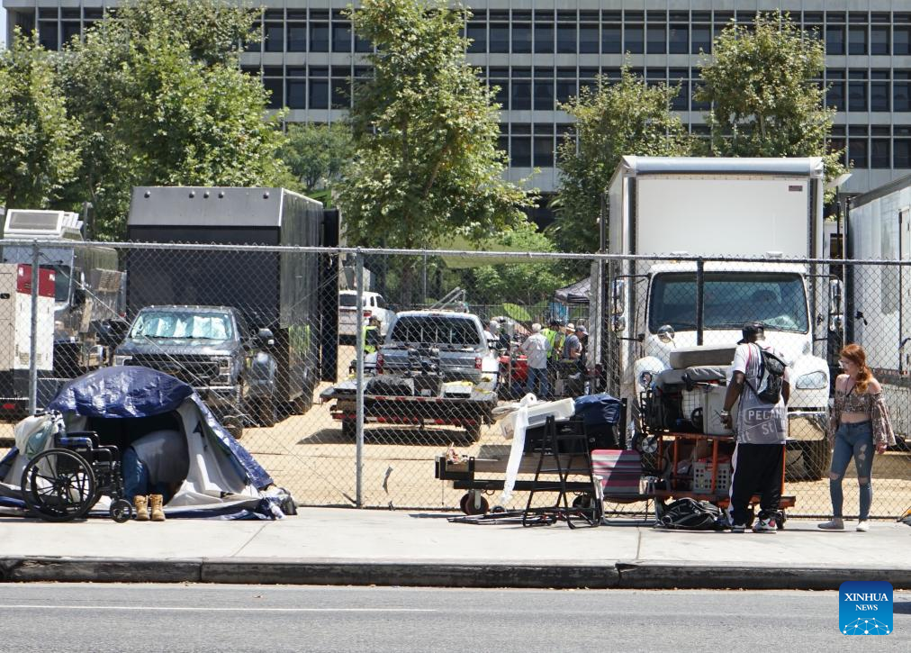 California governor orders state officials to remove homeless